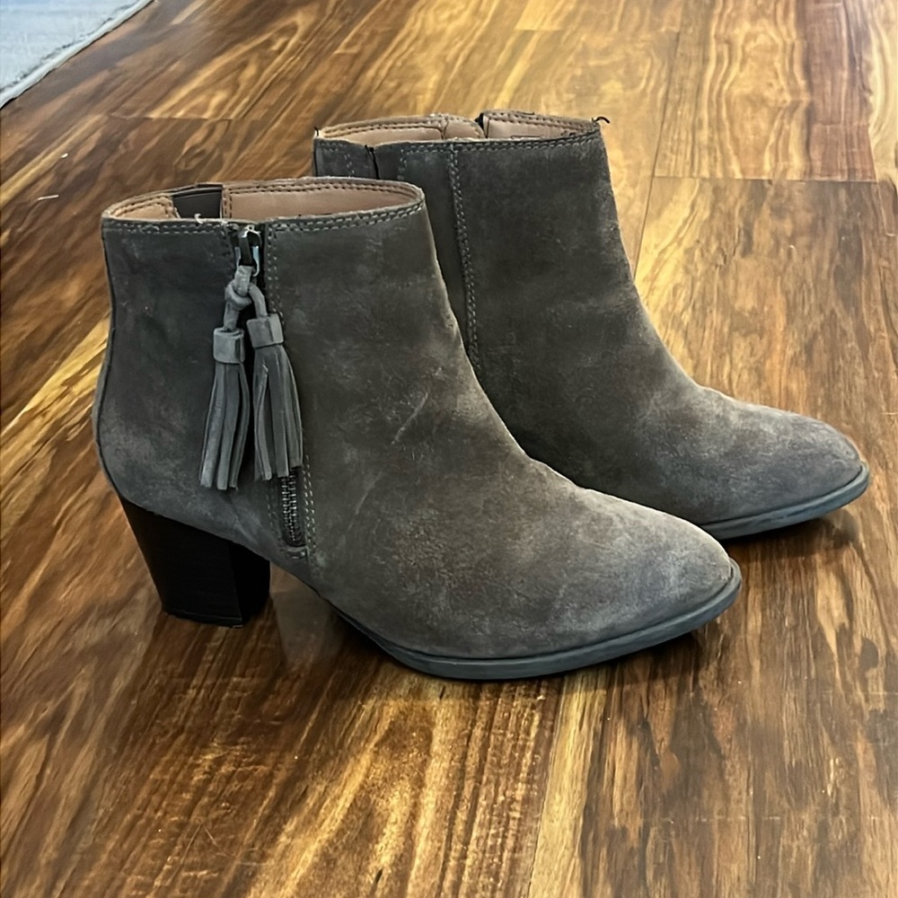 Vionic Olive Green/Grey Ankle Boots with Tassel Zipper